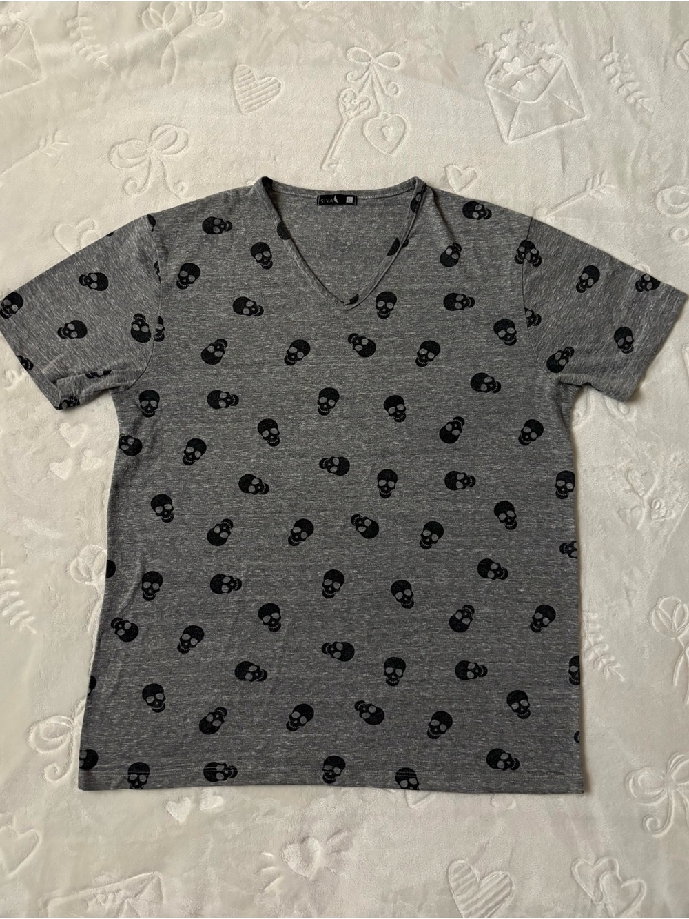 Skull-Print V-Neck Tee in Heather Gray - Women